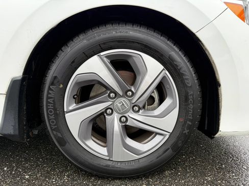 Used 2019 Honda Insight EX image 9