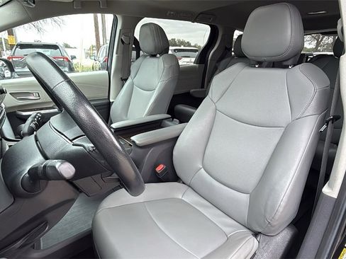 Used 2024 Toyota Sienna XLE image 21