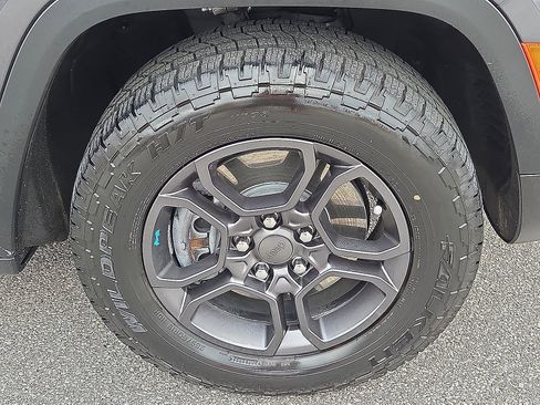 Used 2024 Jeep Grand Cherokee Trailhawk w/ Luxury Tech Group III image 7