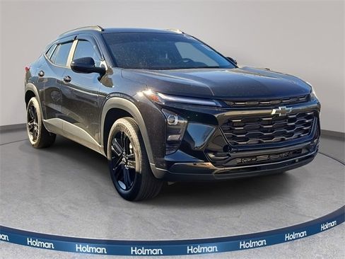 Used 2025 Chevrolet Trax ACTIV w/ Driver Confidence Package image 3