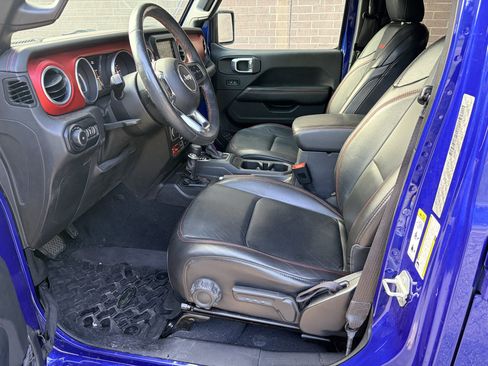 Used 2018 Jeep Wrangler Unlimited Rubicon w/ Dual Top Group AWD/4WD image 12