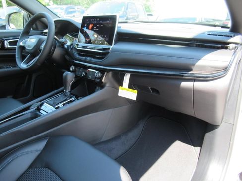 New 2026 Jeep Compass Latitude AWD/4WD image 11