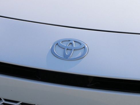 Used 2025 Toyota Camry XSE image 12