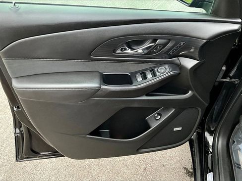 Used 2023 Chevrolet Traverse High Country image 23