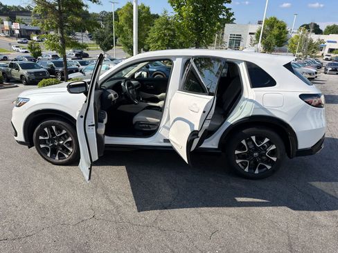 Used 2026 Honda HR-V EX-L image 12