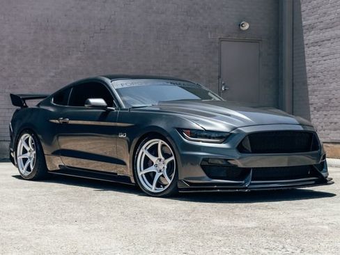 Used 2017 Ford Mustang GT Premium w/ GT Performance Package RWD image 3