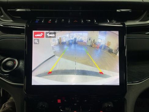 Used 2023 Jeep Grand Cherokee Trailhawk w/ Luxury Tech Group III AWD/4WD image 17