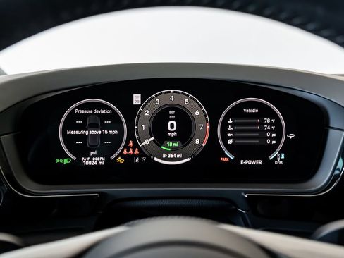 Certified 2025 Porsche Cayenne Turbo AWD/4WD image 19