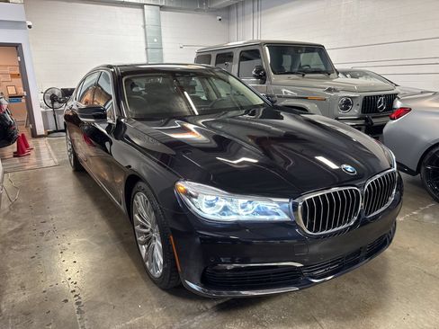 Used 2018 BMW 750i RWD image 3