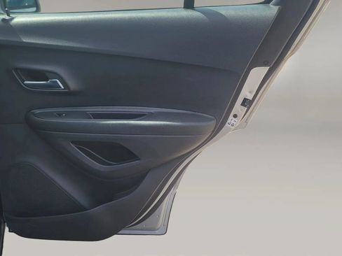 Used 2019 Chevrolet Trax LS FWD image 13