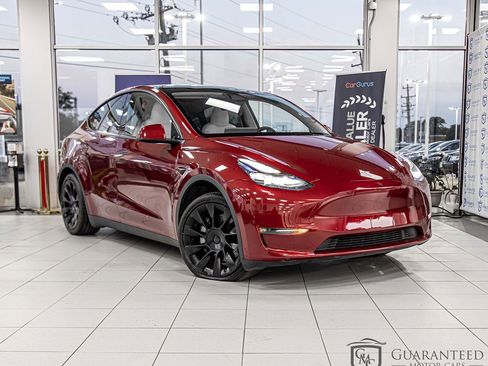 Used 2024 Tesla Model Y Long Range AWD/4WD image 3