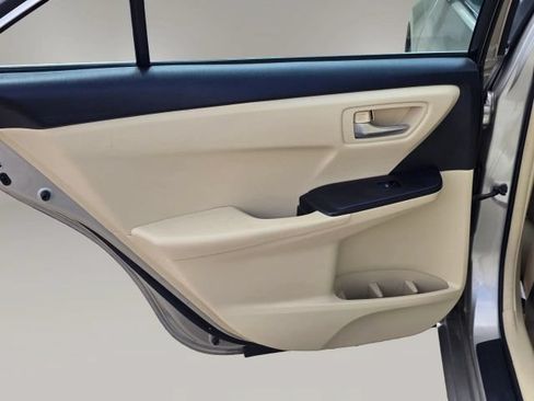 Used 2016 Toyota Camry LE FWD image 13