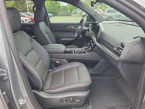 Used 2025 Chevrolet Traverse High Country FWD image 7