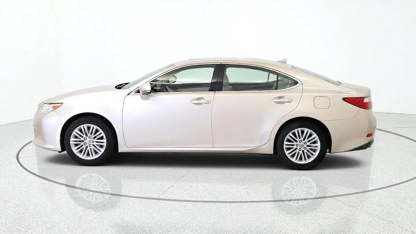 Used 2014 Lexus ES 350 w/ Luxury Package FWD image 5