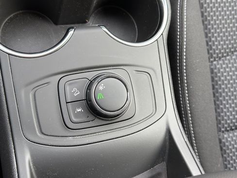 Used 2023 GMC Terrain SLE image 29