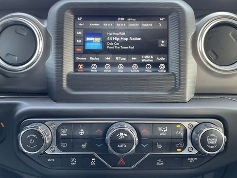 Used 2021 Jeep Wrangler Unlimited Rubicon w/ Cold Weather Group image 18