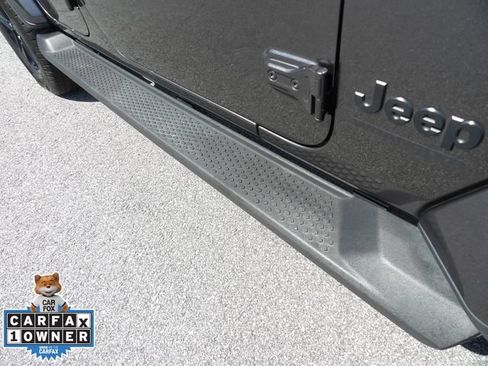 Used 2022 Jeep Wrangler Unlimited Sahara AWD/4WD image 16