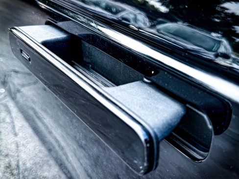 Used 2018 Land Rover Range Rover Velar R-Dynamic SE image 5