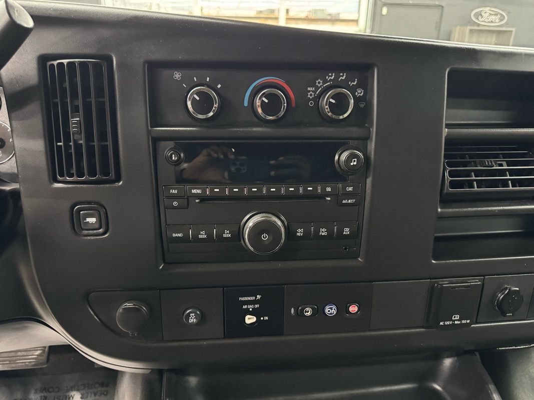 Used 2017 Chevrolet Express 3500 LT w/ LT Preferred Equipment Group RWD image 21