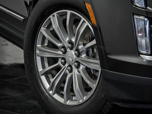 Used 2018 Cadillac XT5 Luxury AWD/4WD image 3