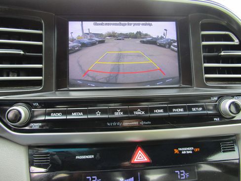 Used 2019 Hyundai Elantra Limited FWD image 19