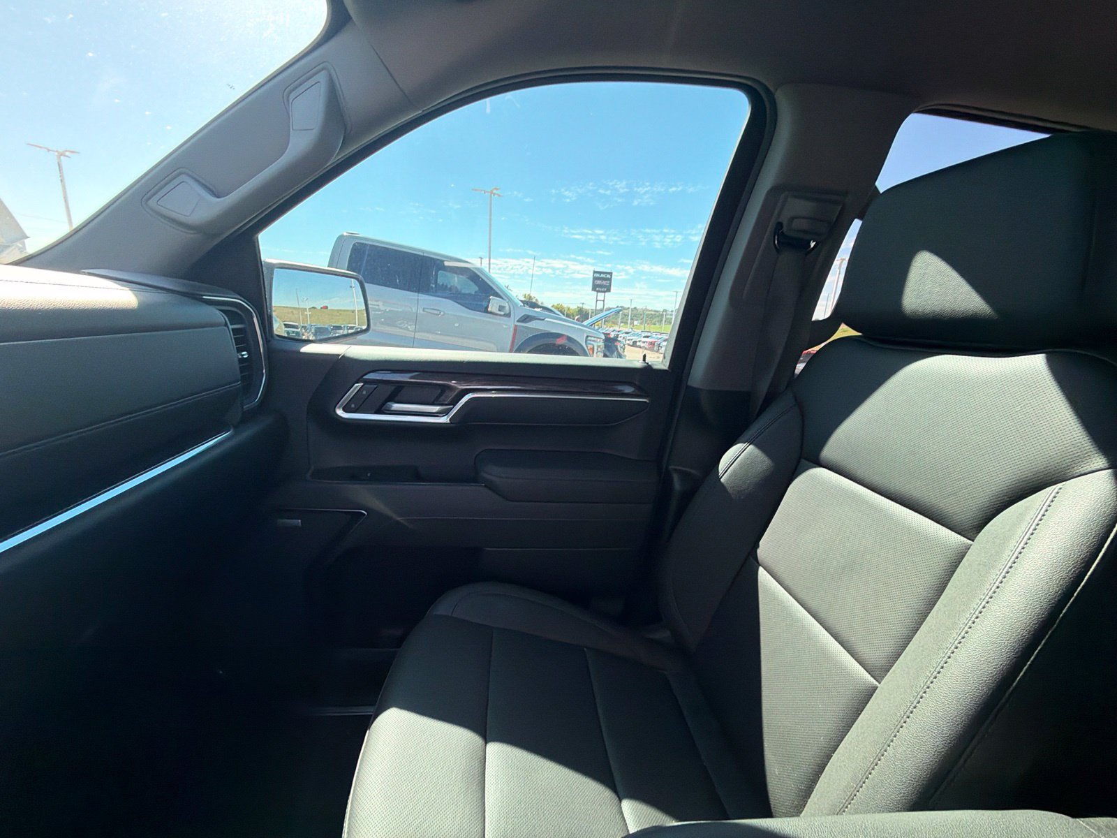 Used 2025 Chevrolet Silverado 1500 LTZ RWD image 9