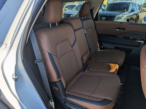 New 2025 Nissan Pathfinder Platinum image 33