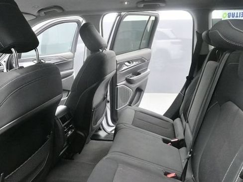 Used 2022 Jeep Grand Cherokee Laredo AWD/4WD image 21