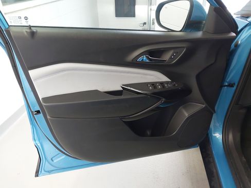 Used 2025 Chevrolet Trax LT w/ Driver Confidence Package image 25