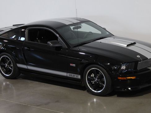 Used 2007 Ford Mustang GT RWD image 16