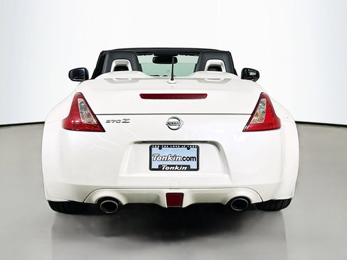 Used 2014 Nissan 370Z Touring w/ Sport Package RWD image 7