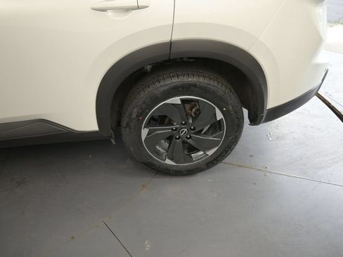 Used 2025 Nissan Rogue SV AWD/4WD image 17