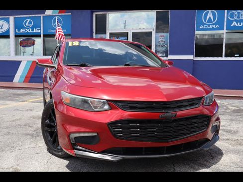 Used 2018 Chevrolet Malibu LT FWD image 2