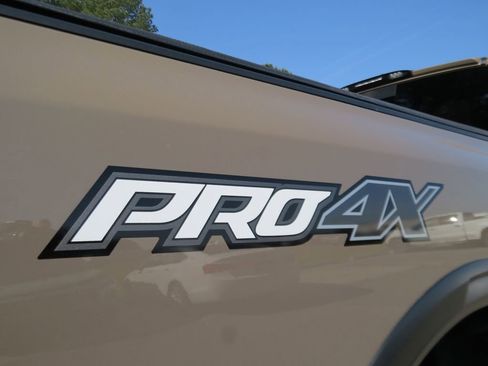 Used 2024 Nissan Titan PRO-4X w/ Pro-4x Convenience Package AWD/4WD image 18