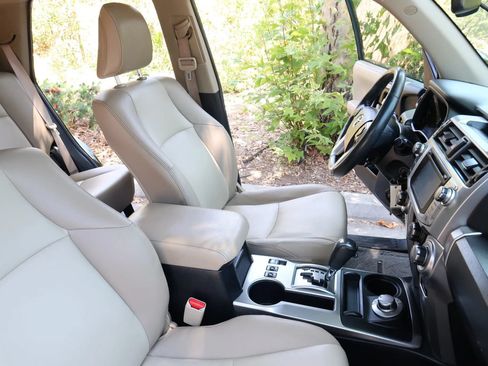 Used 2016 Toyota 4Runner SR5 Premium AWD/4WD image 27