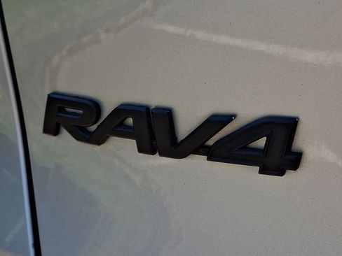 Used 2019 Toyota RAV4 LE w/ All Weather Liner Package AWD/4WD image 30