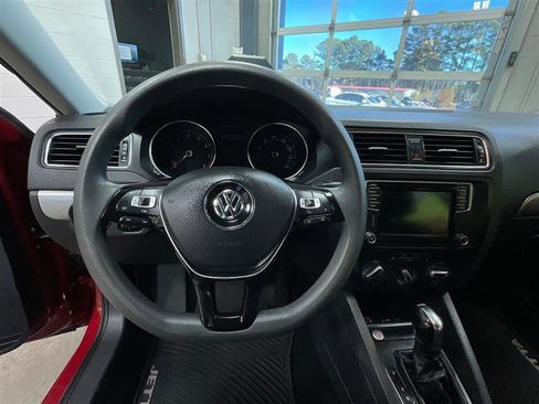 Used 2016 Volkswagen Jetta SE image 14