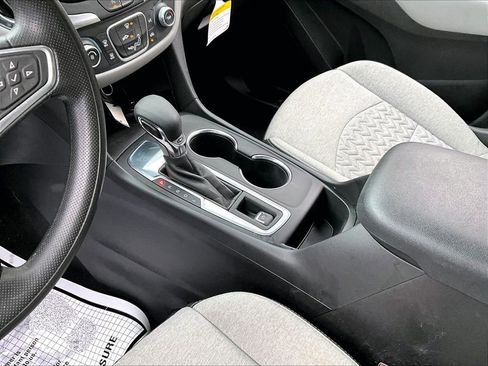 Used 2022 Chevrolet Equinox LS FWD image 11