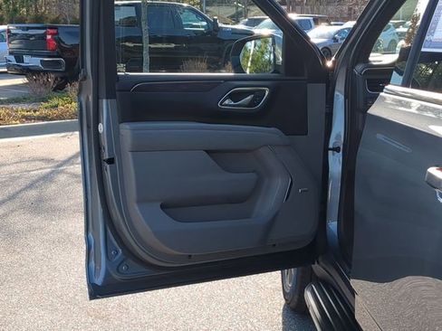 Used 2022 Chevrolet Suburban LT w/ LT Signature Package image 19