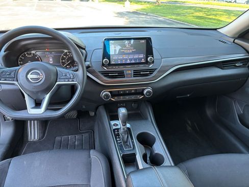 Used 2025 Nissan Altima 2.5 SV FWD image 28