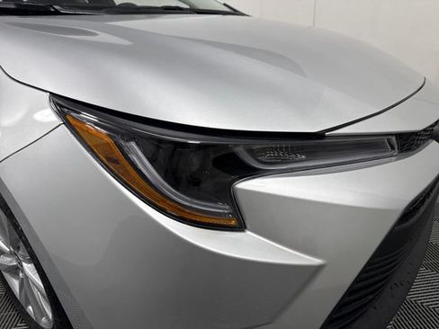 Used 2025 Toyota Corolla LE w/ LE Premium Package FWD image 12