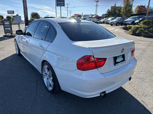 Used 2011 BMW 335i Sedan w/ Premium Pkg image 3