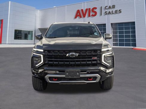 Used 2025 Chevrolet Suburban Z71 image 10