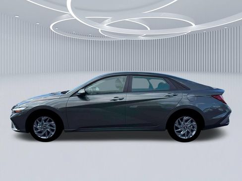 New 2026 Hyundai Elantra Hybrid FWD image 3