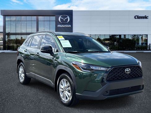 Used 2025 Toyota Corolla Cross LE image 1