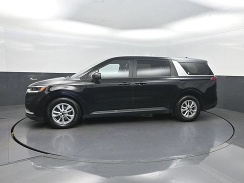 Used 2022 Kia Carnival LX FWD image 2