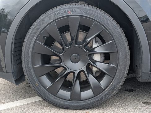 Used 2024 Tesla Model Y Long Range AWD/4WD image 15