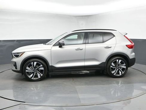 Used 2023 Volvo XC40 B5 Plus w/ Protection Package Premier AWD/4WD image 6