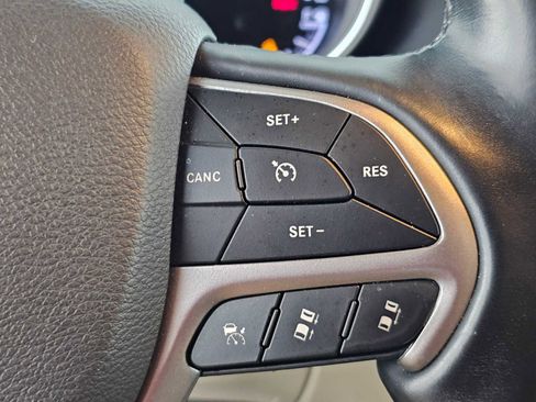 Used 2021 Jeep Grand Cherokee Limited w/ Luxury Group II image 28