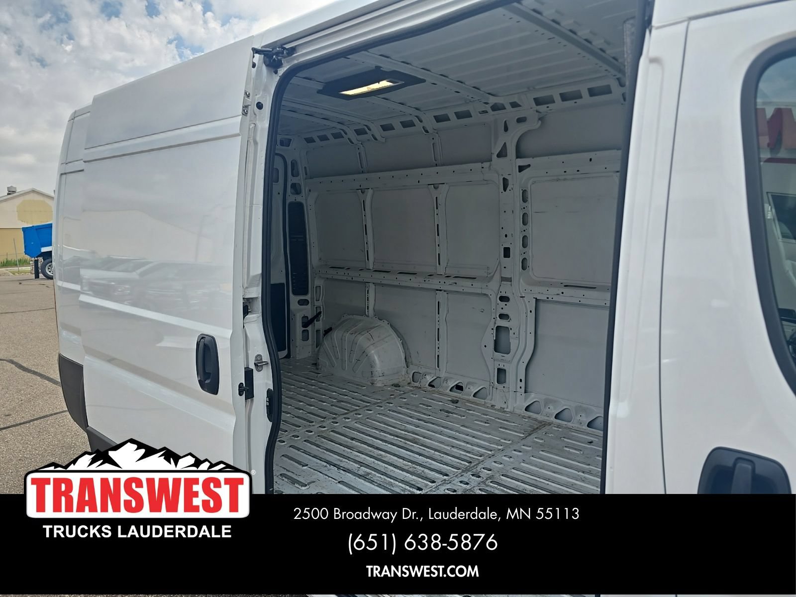 Used 2025 RAM ProMaster 2500 w/ Convenience Group FWD image 17
